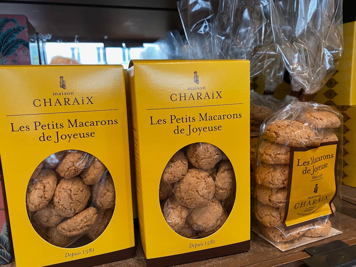 Charaix9