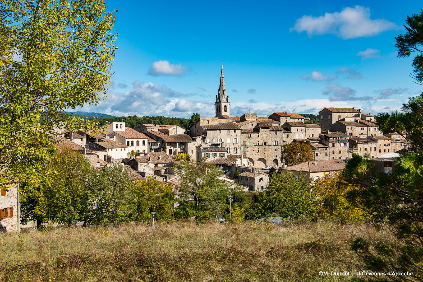 Village-Joyeuse-M.-Dupont