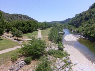 Campingplatz in der Ardeche mit direktem Zugang zum Fluss 