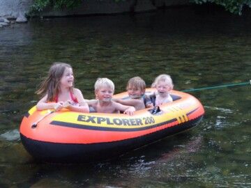 Campingplatz in der Ardeche mit direktem Zugang zum Fluss 