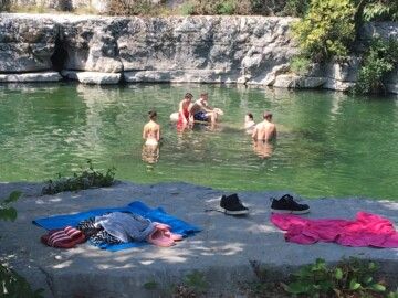Campingplatz in der Ardeche mit direktem Zugang zum Fluss 