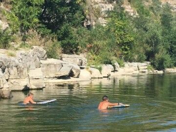 Campingplatz in der Ardeche mit direktem Zugang zum Fluss 