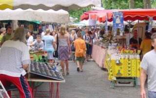 marché typique de joyeuse