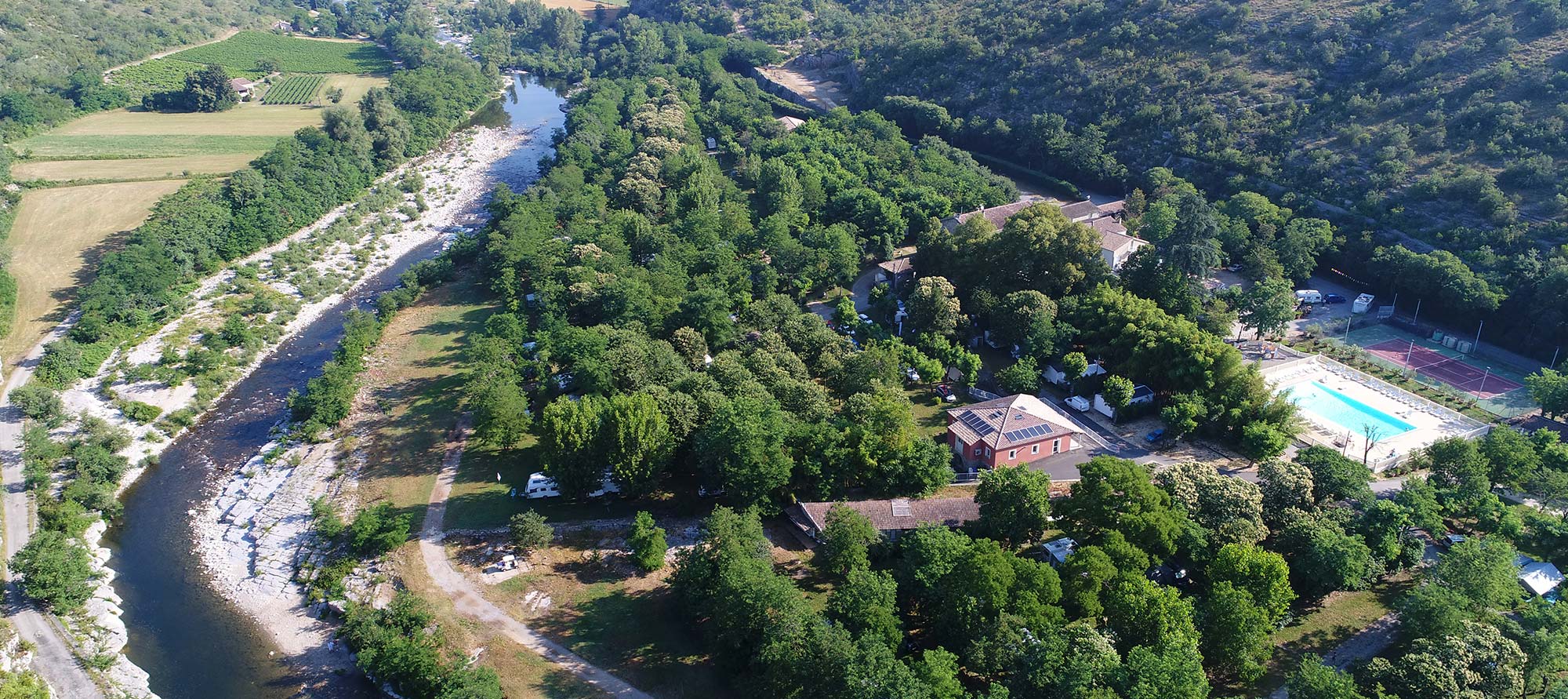 Vue aérienne de notre camping en Ardèche
